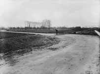 842646 Gezicht op de provinciale weg Utrecht-Culemborg ('Weg nr. 8') bij Schalkwijk, waar verbeteringswerkzaamheden ...